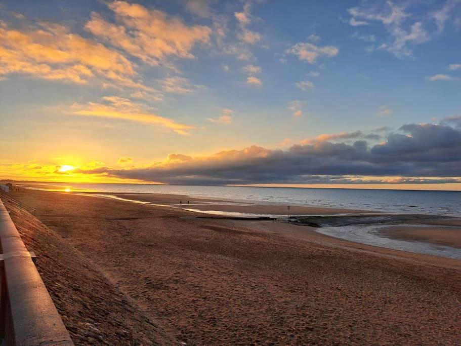Studio Chic, Hyper Centre, 4 Minutes De La Plage Cabourg Eksteriør billede